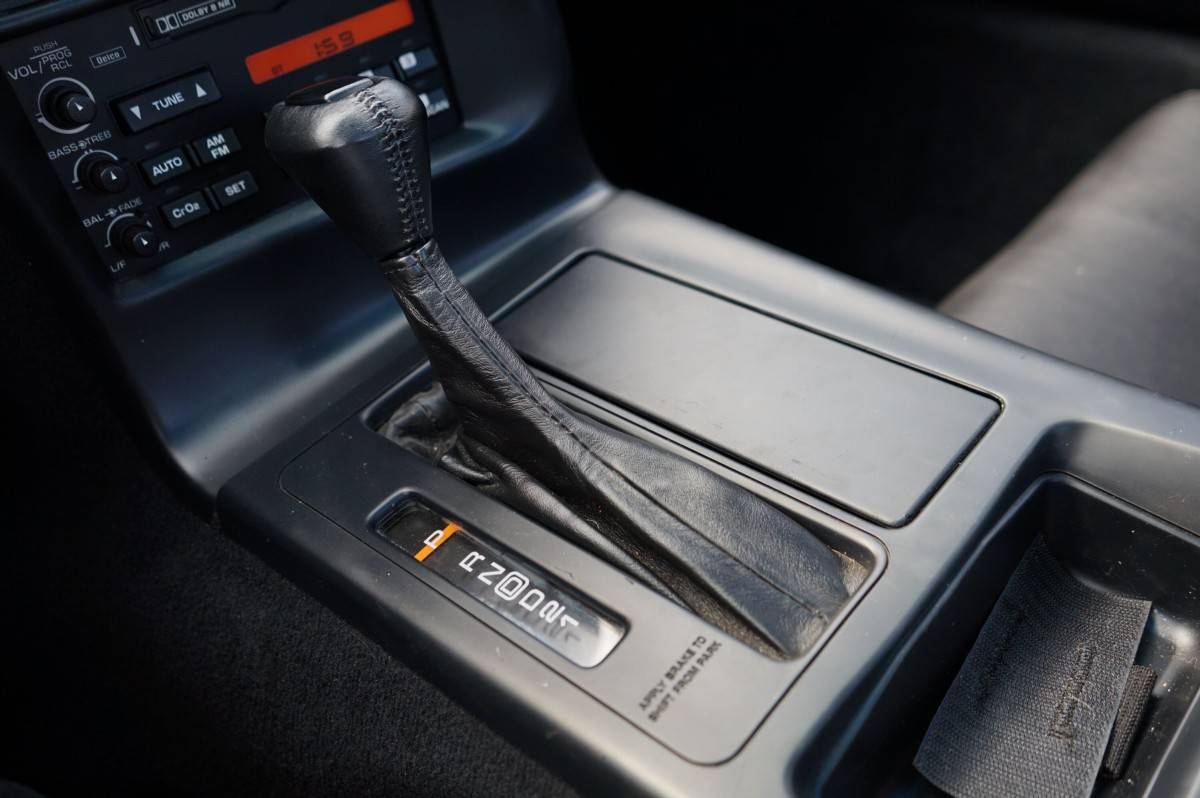 Chevrolet-corvette-base-1995-black-14