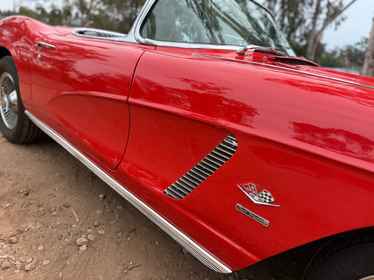 Chevrolet-corvette-convertible-1962-red-13