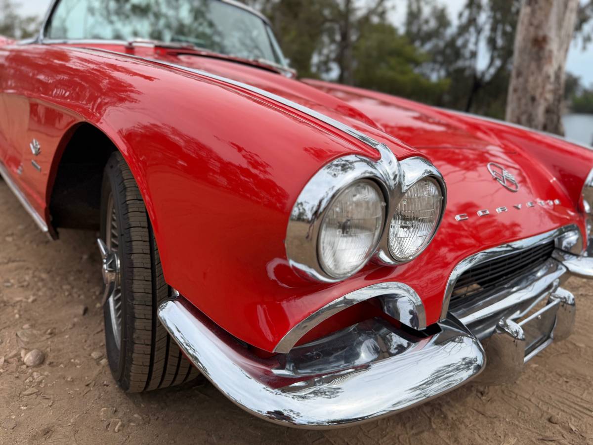 Chevrolet-corvette-convertible-1962-red-14