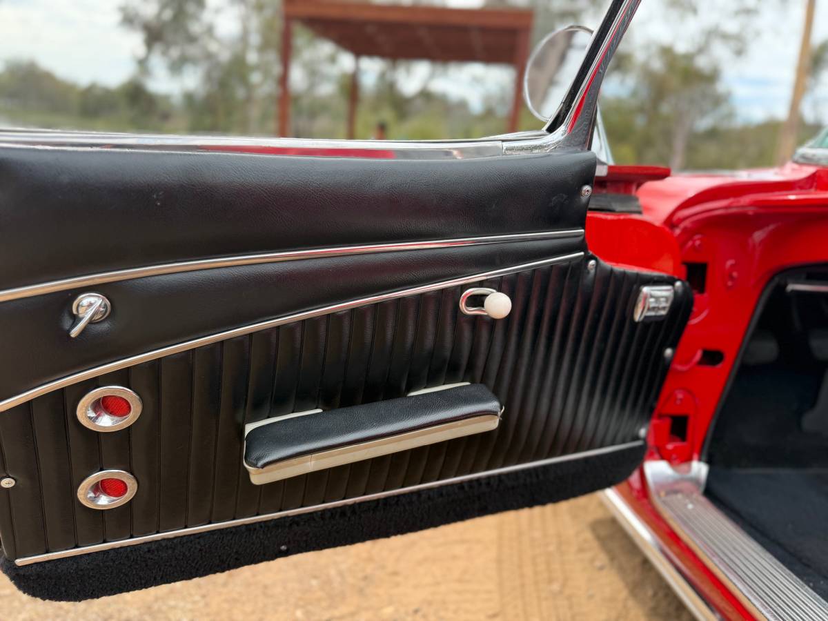 Chevrolet-corvette-convertible-1962-red-18