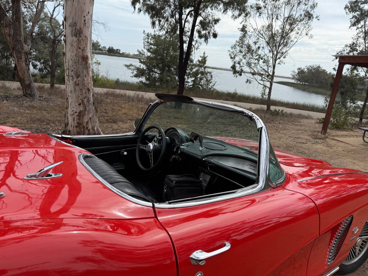 Chevrolet-corvette-convertible-1962-red-6