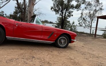 Chevrolet-corvette-convertible-1962-red-8