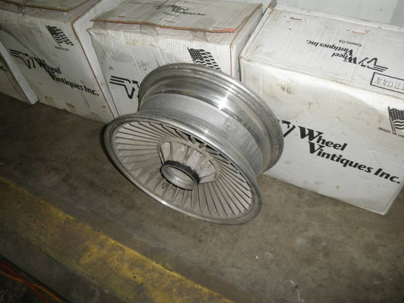 Chevrolet-corvette-convertible-1965-13