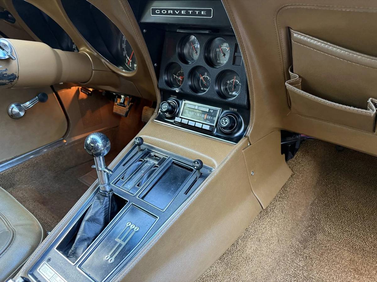 Chevrolet-corvette-convertible-1972-red-14