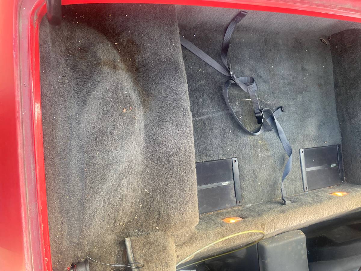 Chevrolet-corvette-convertible-1986-red-13