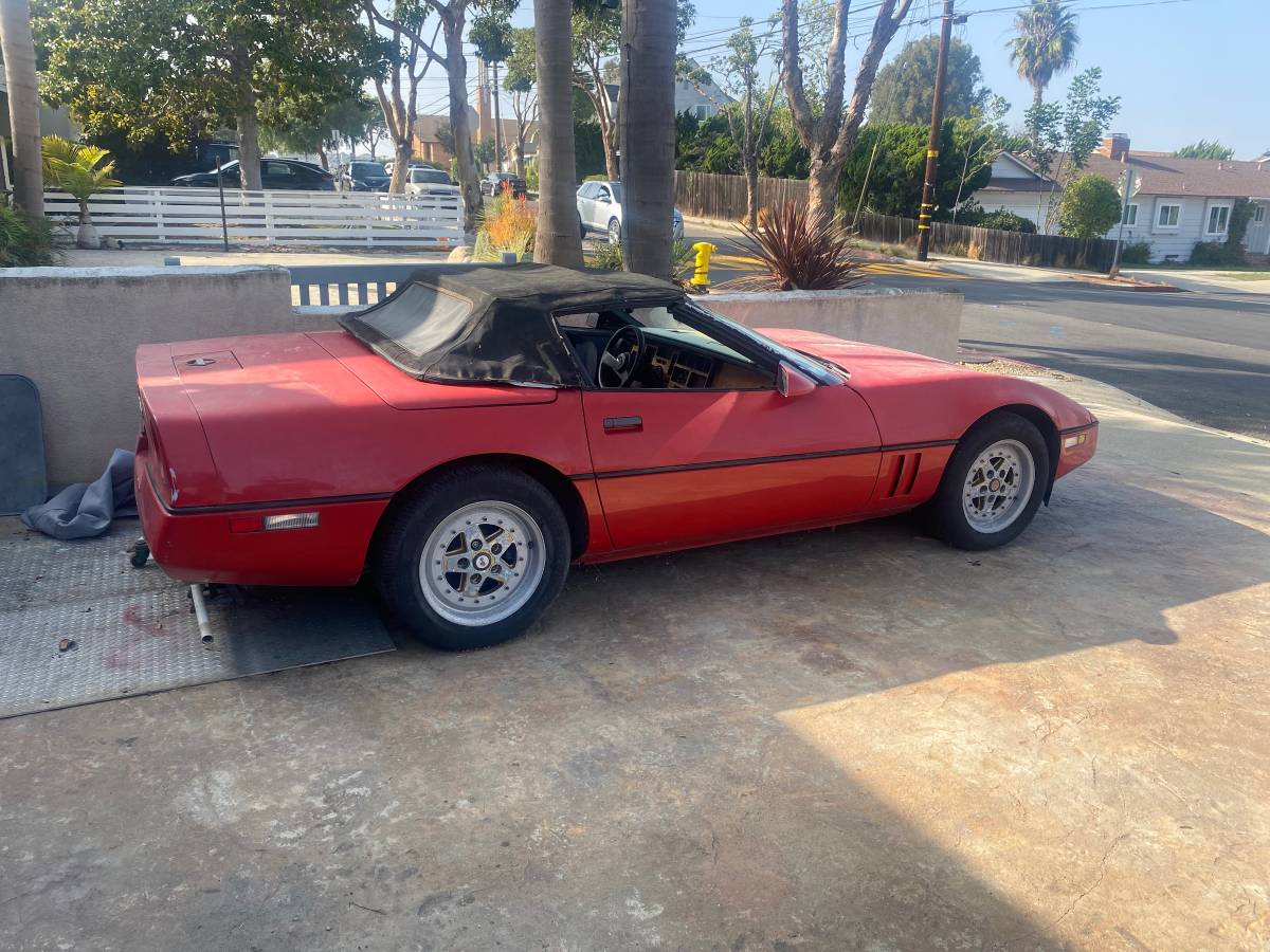 Chevrolet-corvette-convertible-1986-red-3