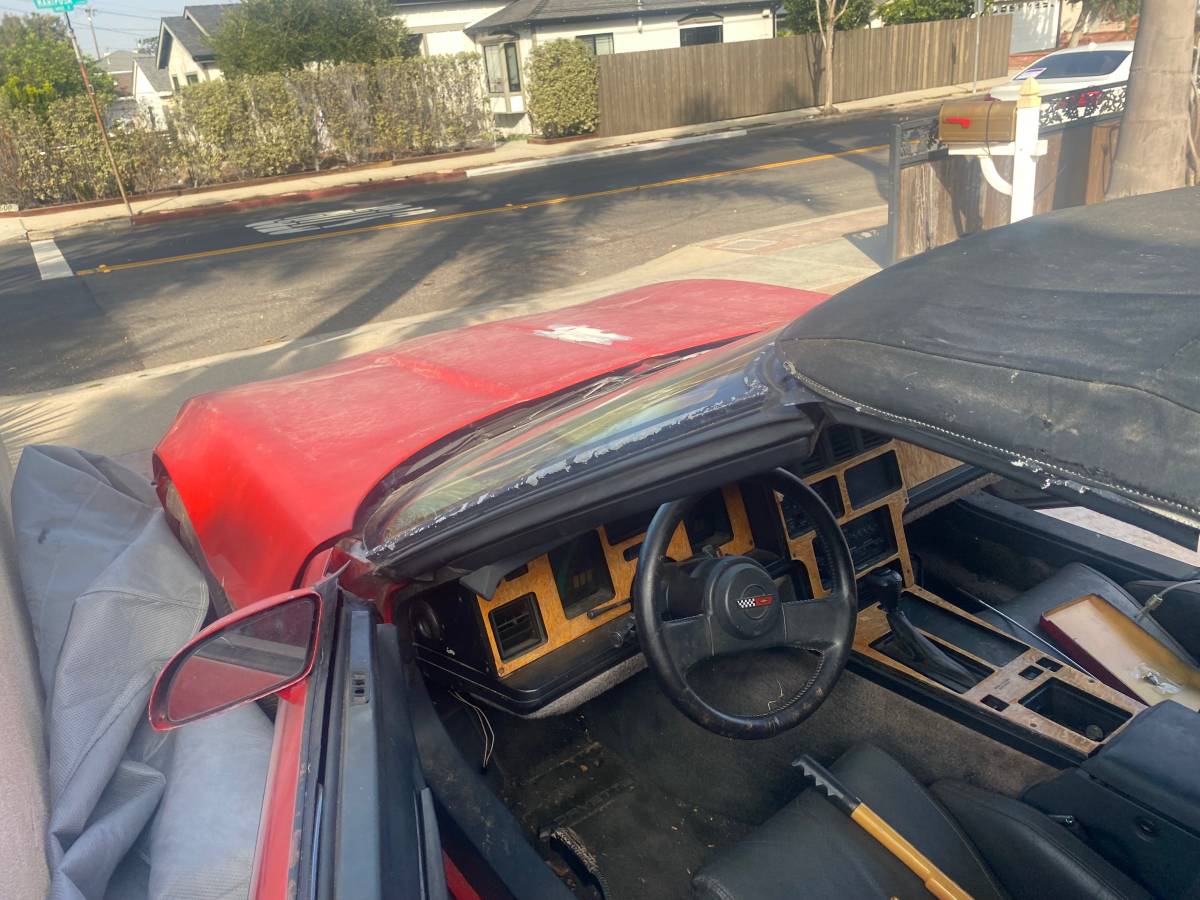 Chevrolet-corvette-convertible-1986-red-9