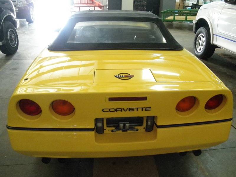 Chevrolet-corvette-convertible-1986-yellow-2