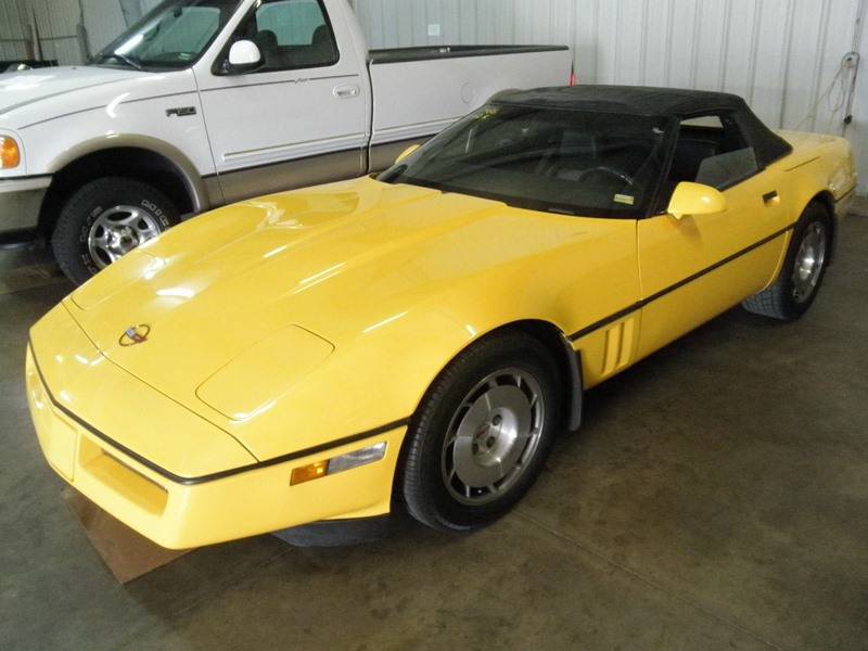 Chevrolet-corvette-convertible-1986-yellow-4