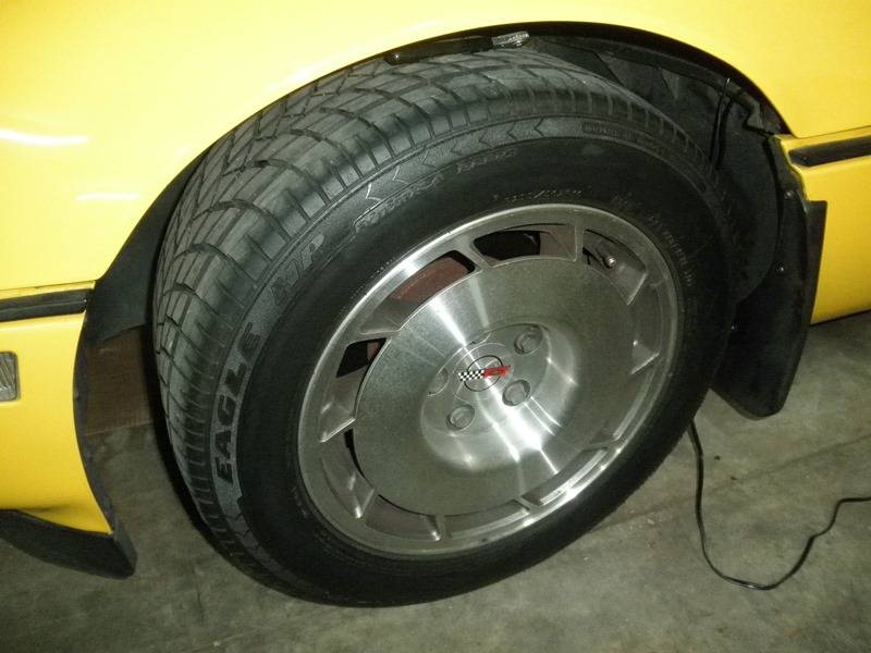 Chevrolet-corvette-convertible-1986-yellow-8