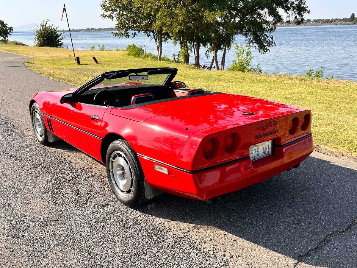 Chevrolet-corvette-convertible-1987-red-1