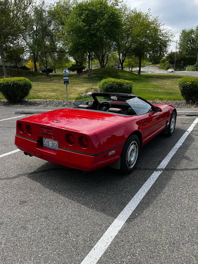 Chevrolet-corvette-convertible-1987-red-14