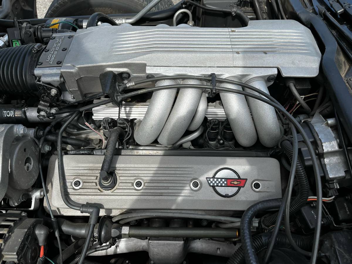 Chevrolet-corvette-convertible-1987-red-16