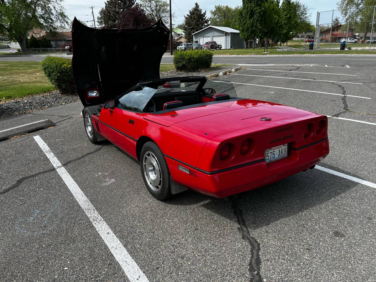 Chevrolet-corvette-convertible-1987-red-17