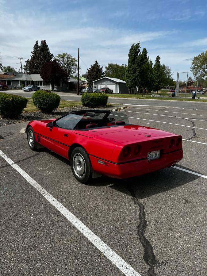 Chevrolet-corvette-convertible-1987-red-18