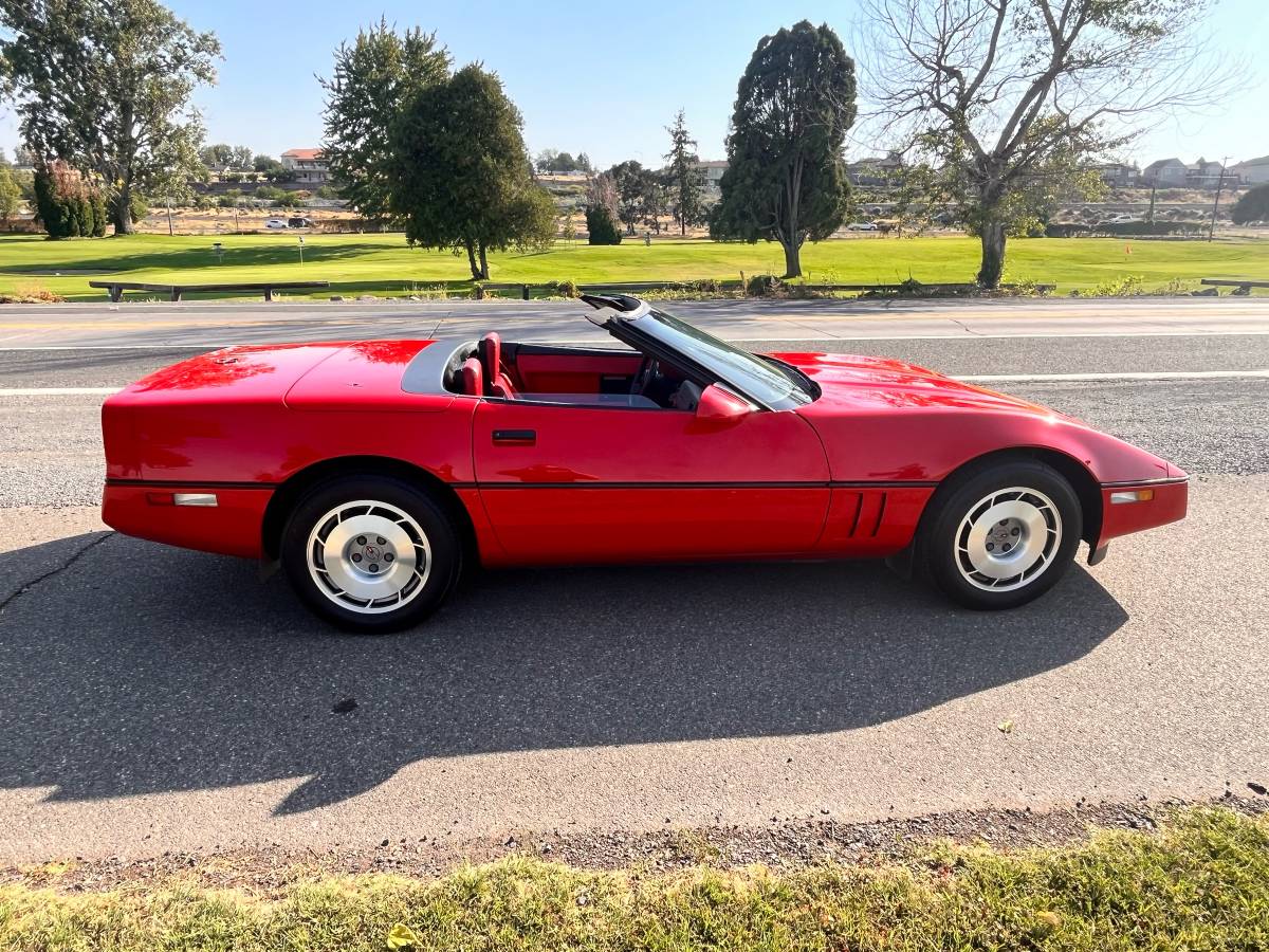 Chevrolet-corvette-convertible-1987-red-2