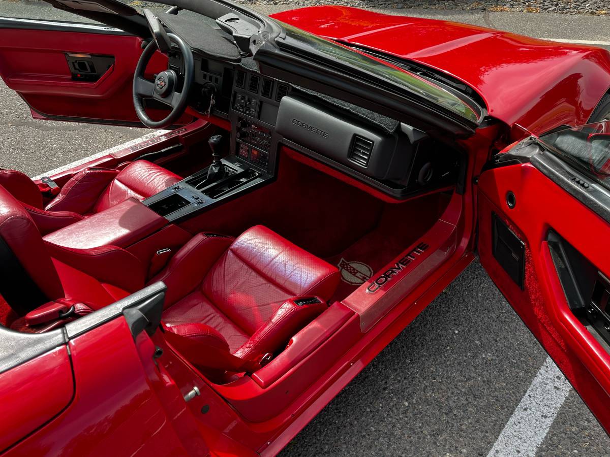 Chevrolet-corvette-convertible-1987-red-7