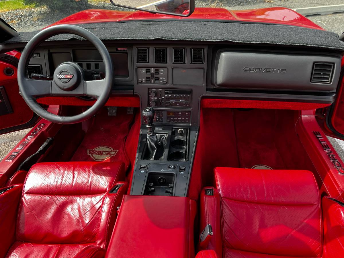 Chevrolet-corvette-convertible-1987-red-8