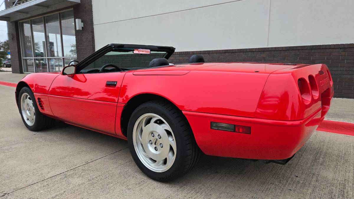 Chevrolet-corvette-convertible-1995-red-13