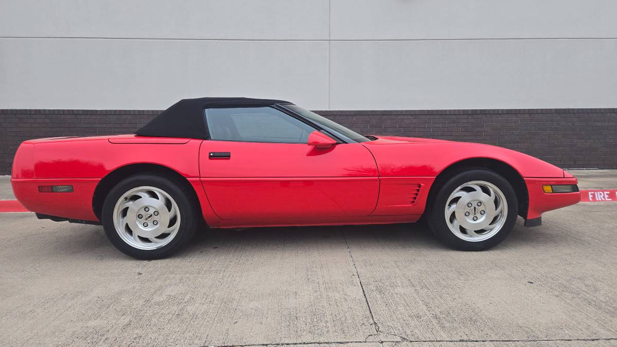 Chevrolet-corvette-convertible-1995-red-2