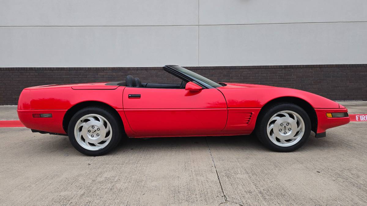 Chevrolet-corvette-convertible-1995-red-3