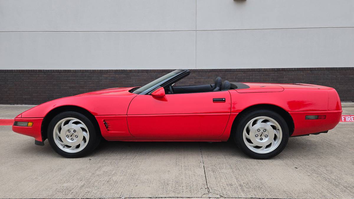 Chevrolet-corvette-convertible-1995-red-4