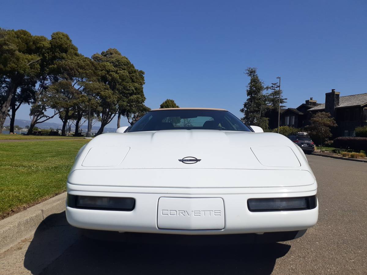 Chevrolet-corvette-convertible-1995-white-1