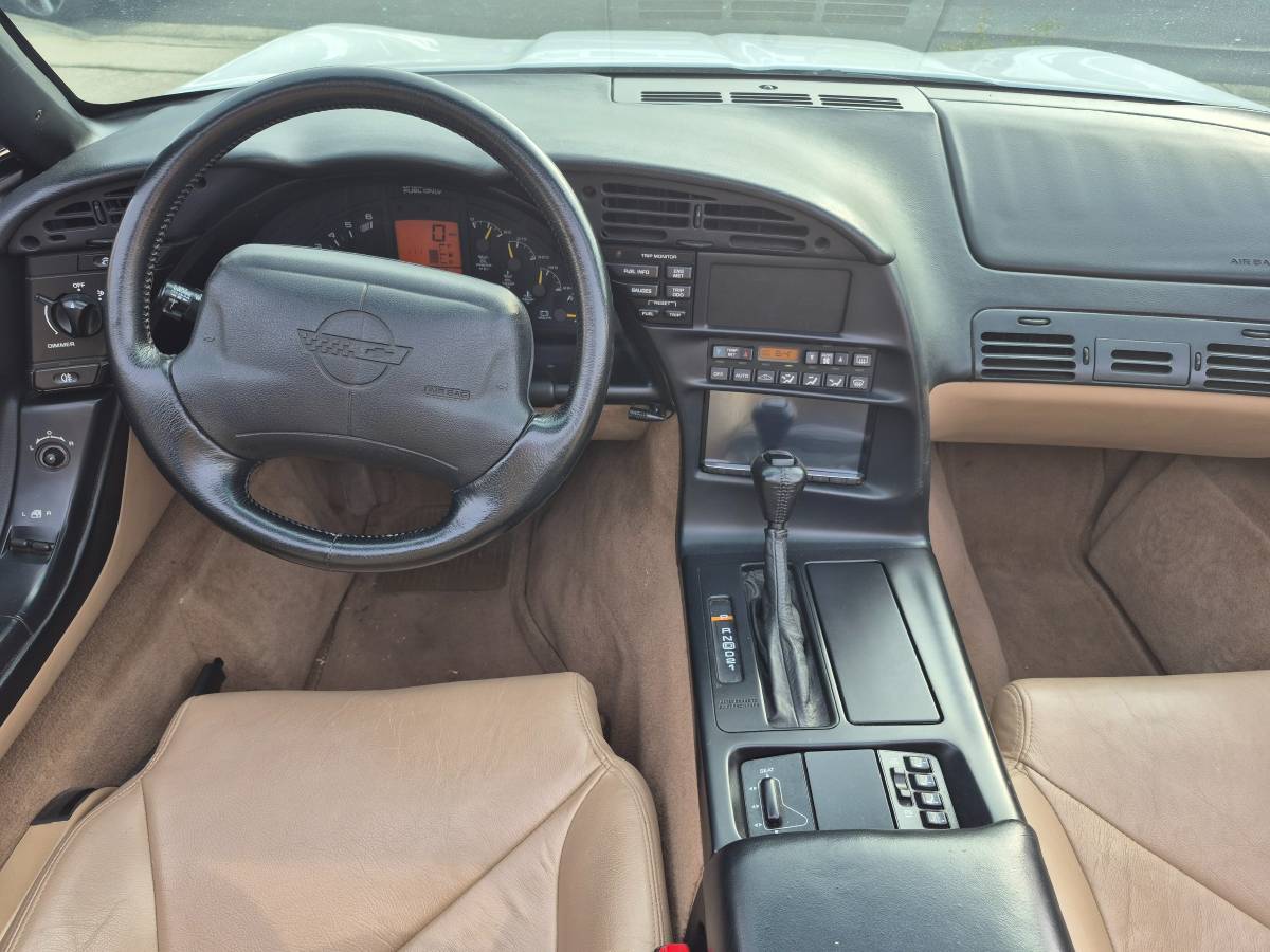 Chevrolet-corvette-convertible-1995-white-11