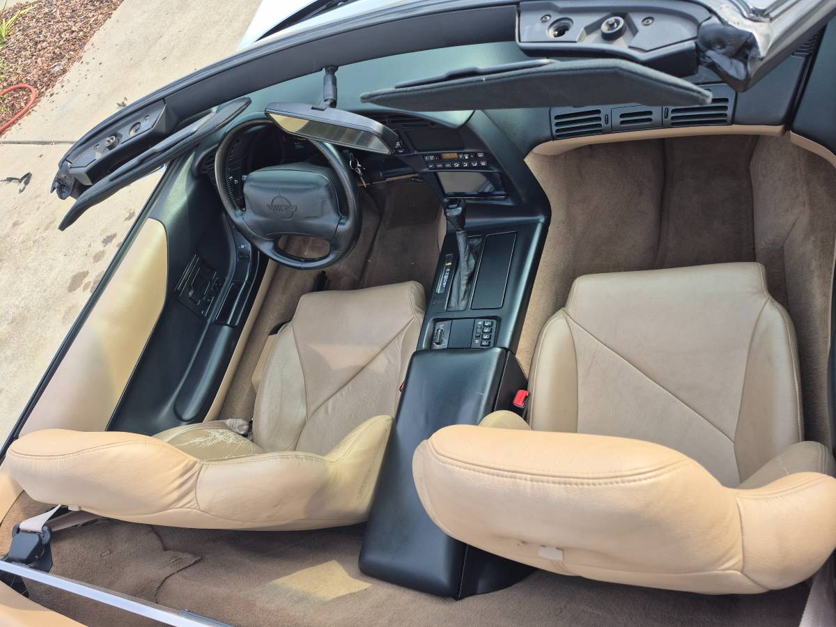 Chevrolet-corvette-convertible-1995-white-13