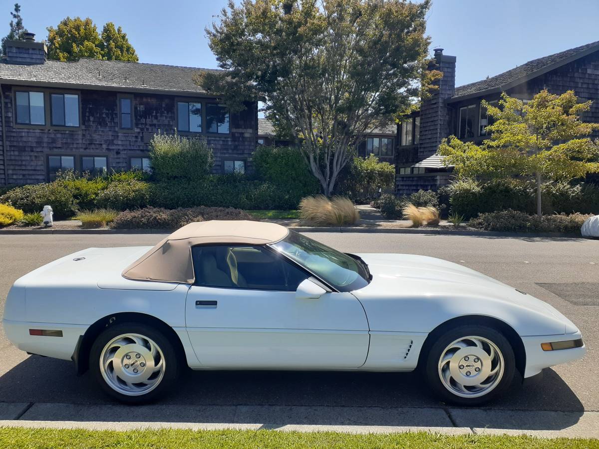 Chevrolet-corvette-convertible-1995-white-2