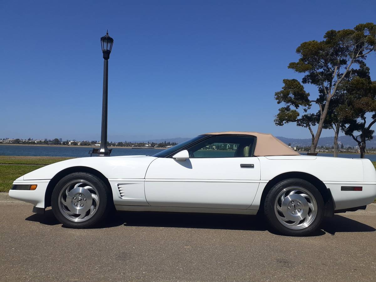 Chevrolet-corvette-convertible-1995-white-4