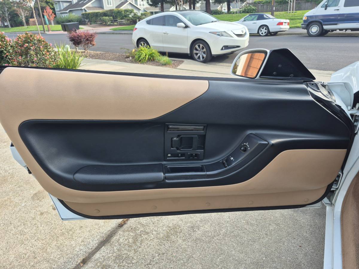 Chevrolet-corvette-convertible-1995-white-9