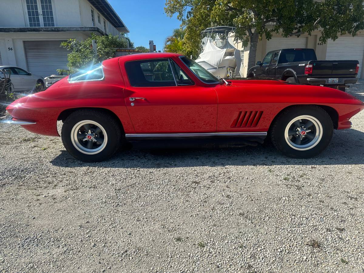 Chevrolet-corvette-coupe-1967-red-11