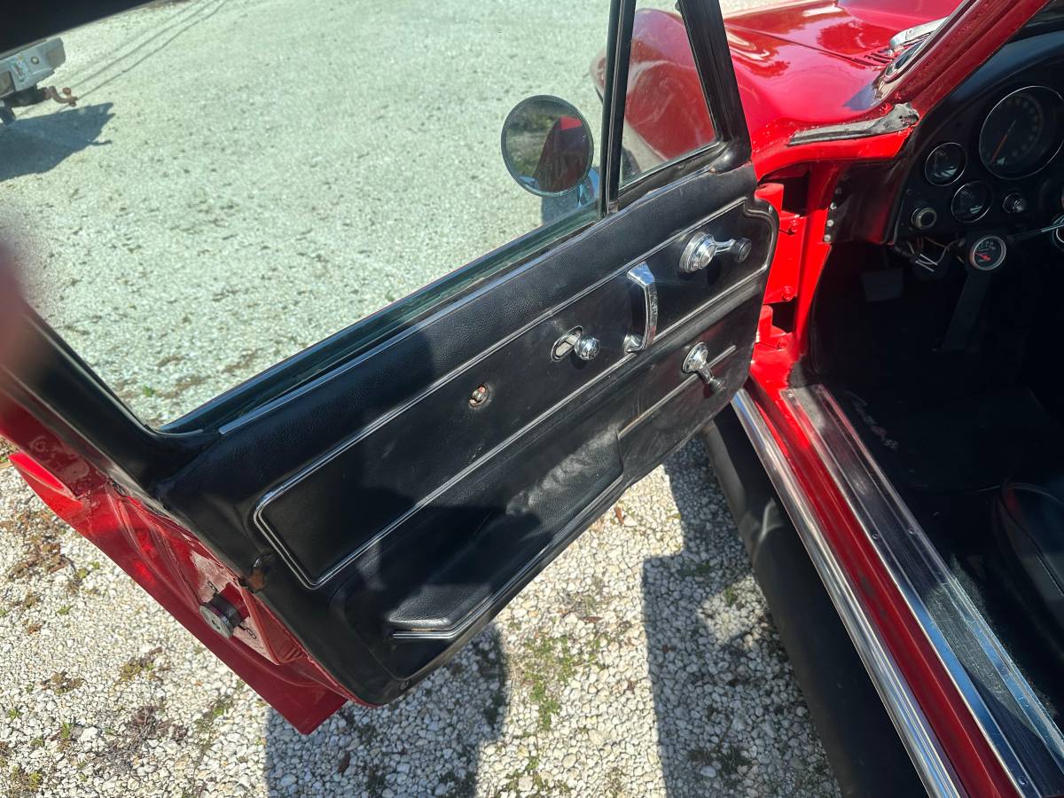 Chevrolet-corvette-coupe-1967-red-2