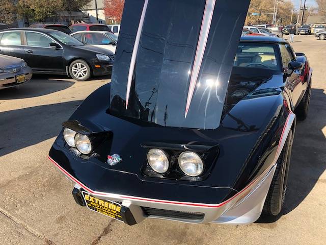 Chevrolet-corvette-coupe-1978-black-3