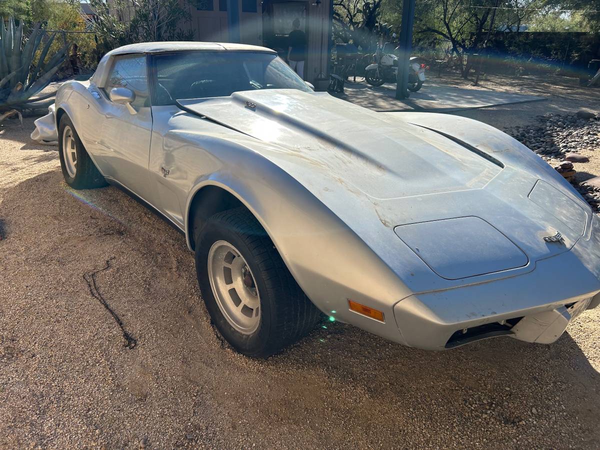 Chevrolet-corvette-coupe-1978-silver-1