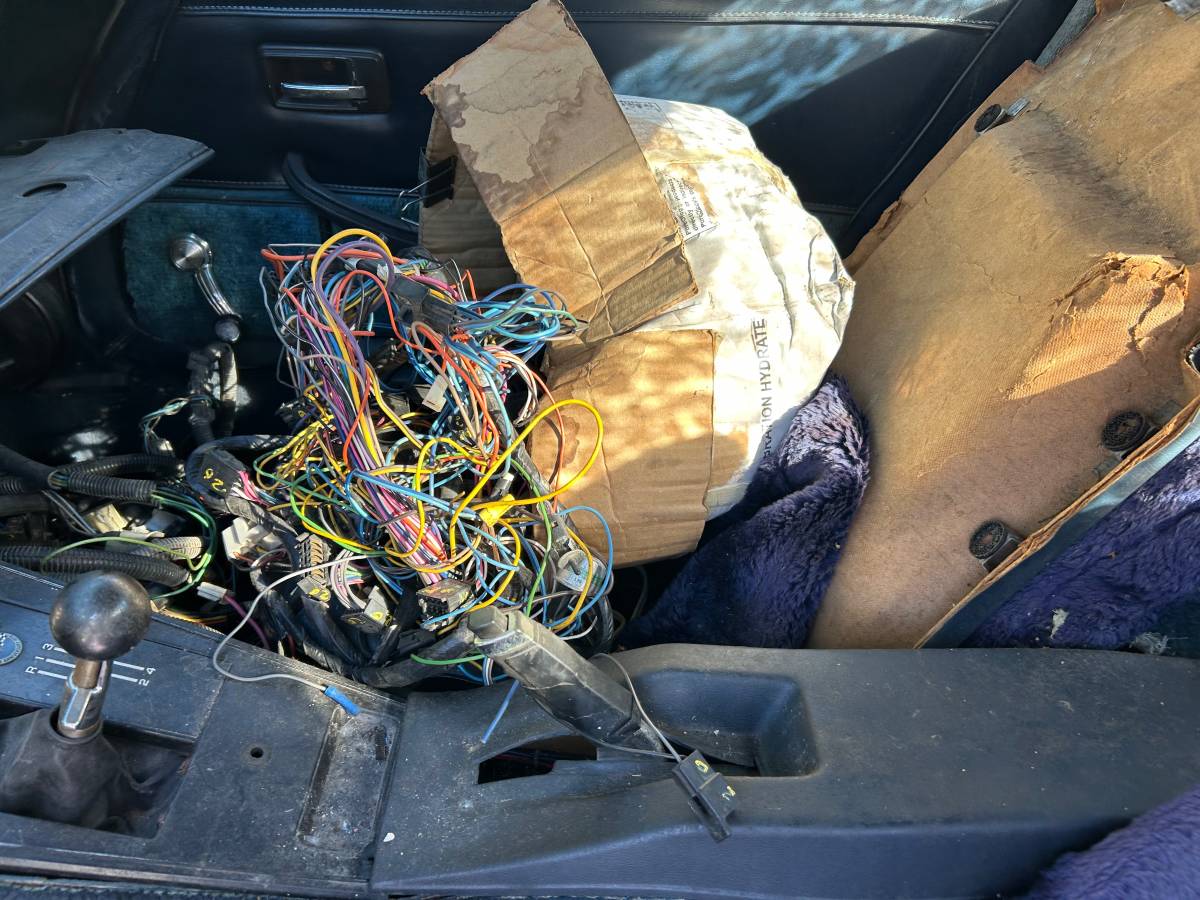 Chevrolet-corvette-coupe-1978-silver-13