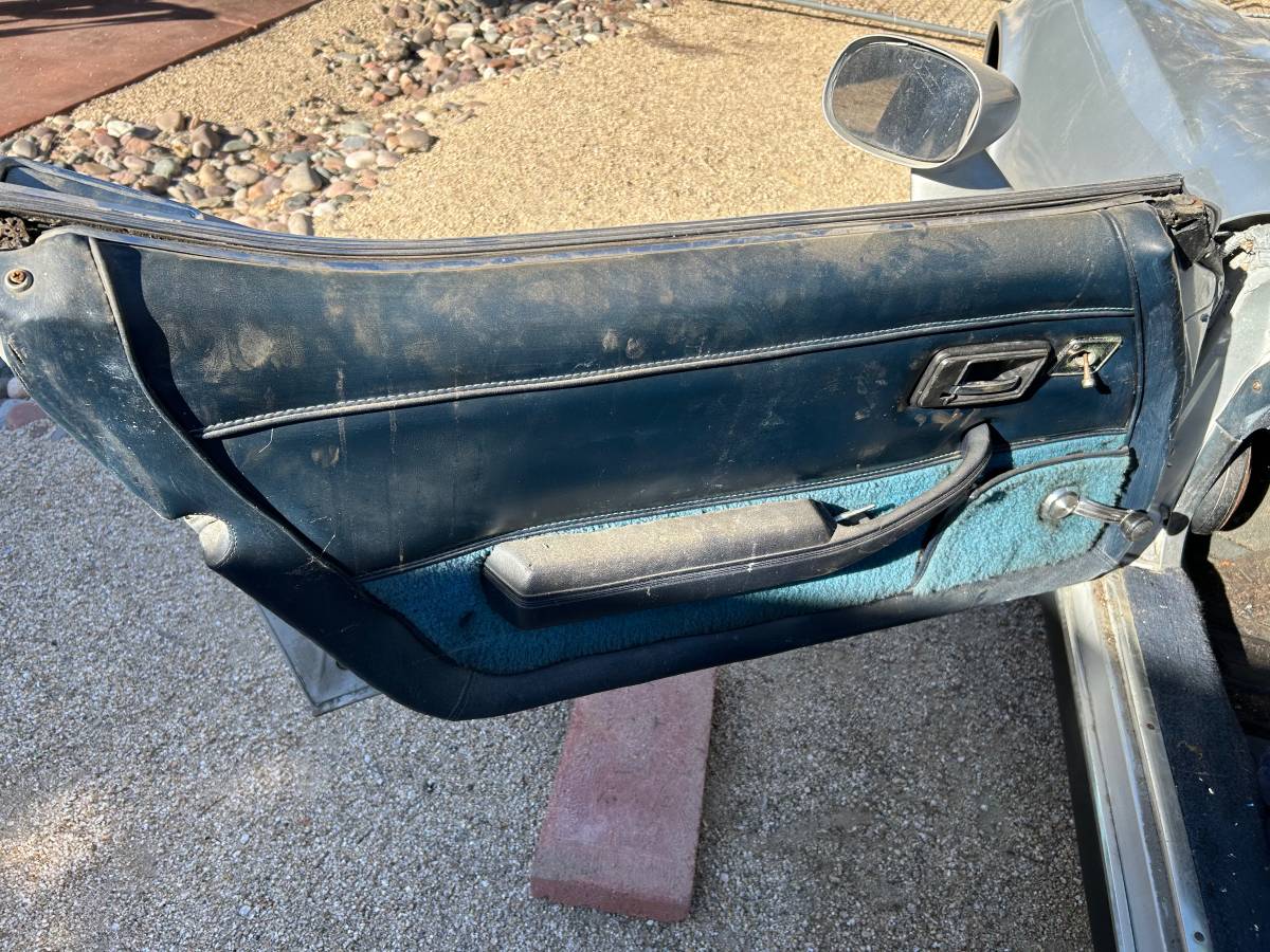 Chevrolet-corvette-coupe-1978-silver-17