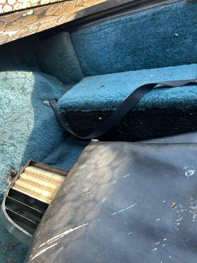 Chevrolet-corvette-coupe-1978-silver-23