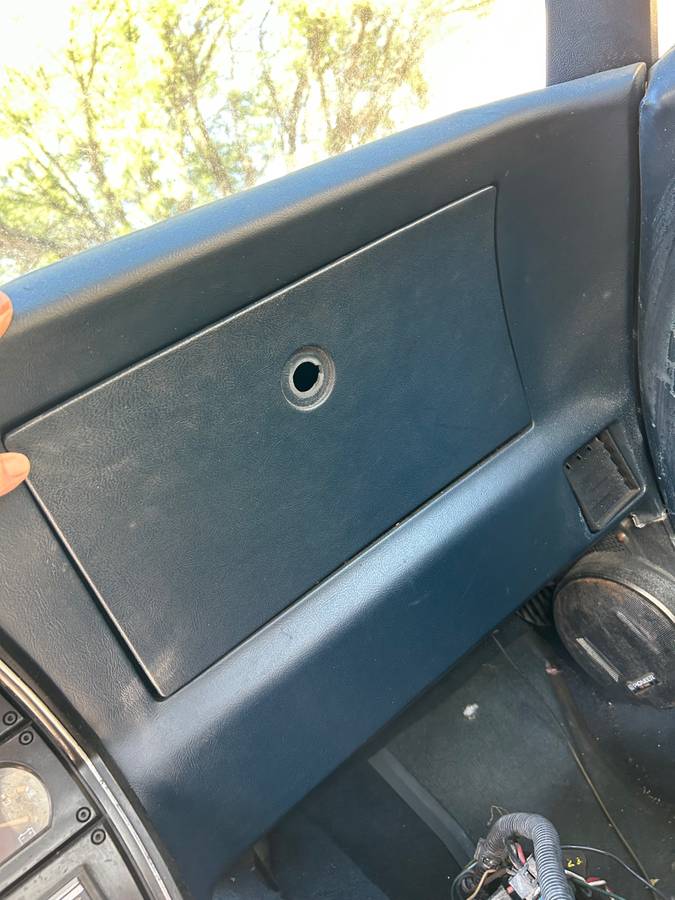 Chevrolet-corvette-coupe-1978-silver-9