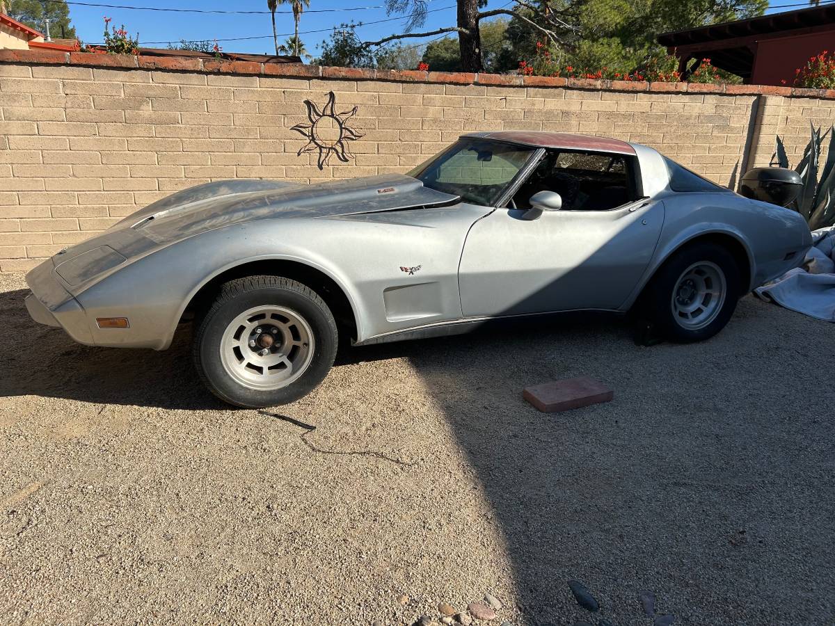 Chevrolet-corvette-coupe-1978-silver