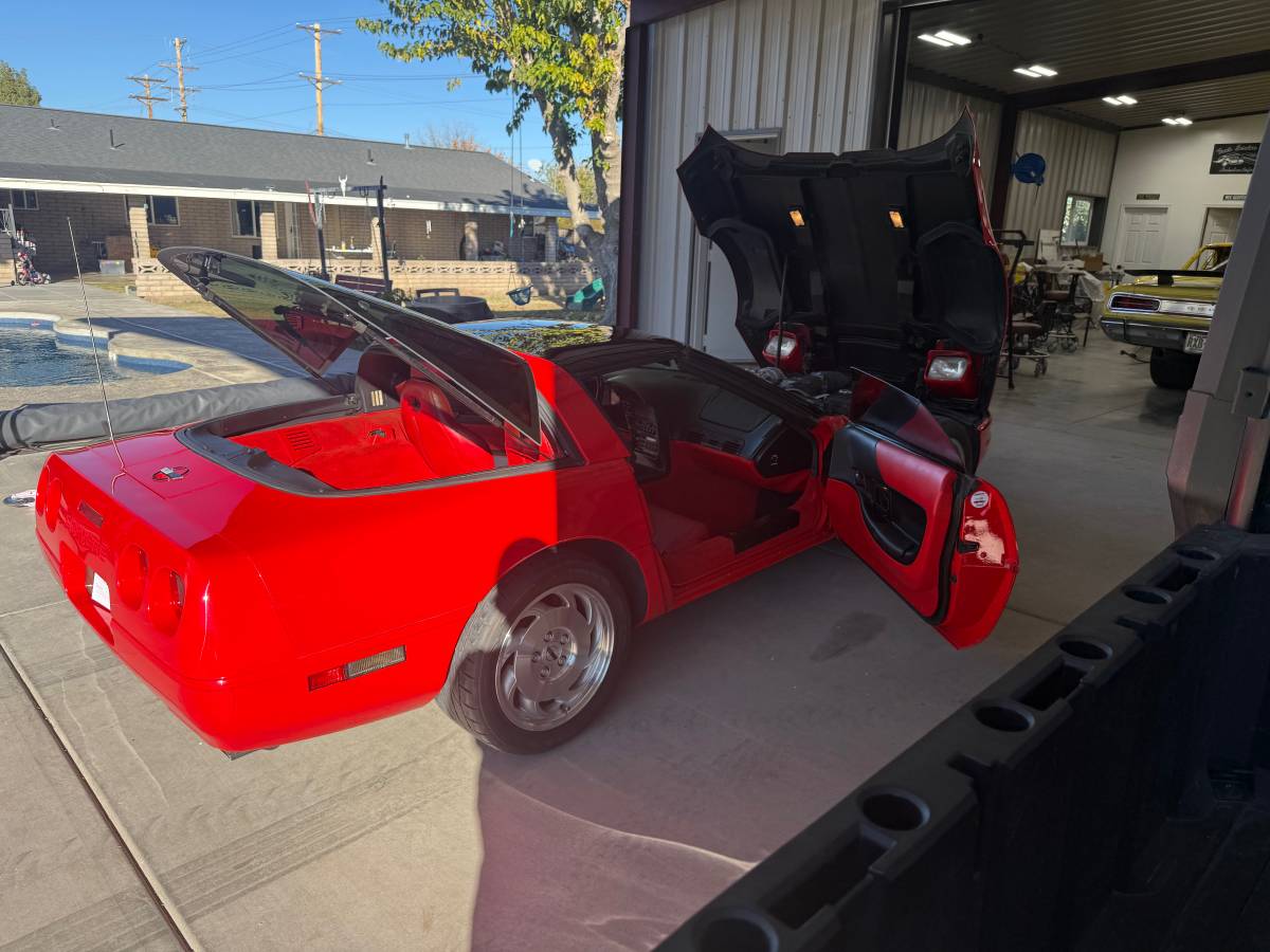Chevrolet-corvette-coupe-1994-red-7