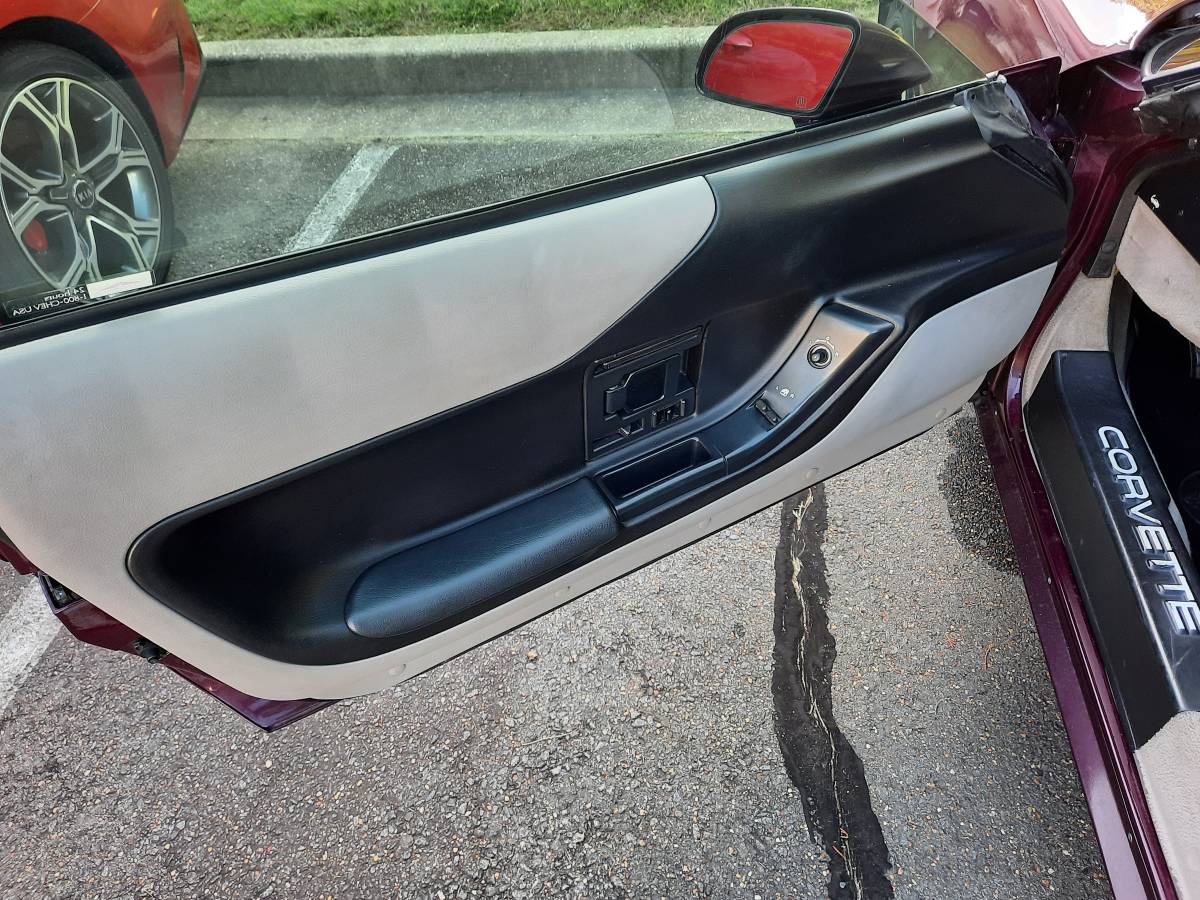 Chevrolet-corvette-coupe-1995-purple-16