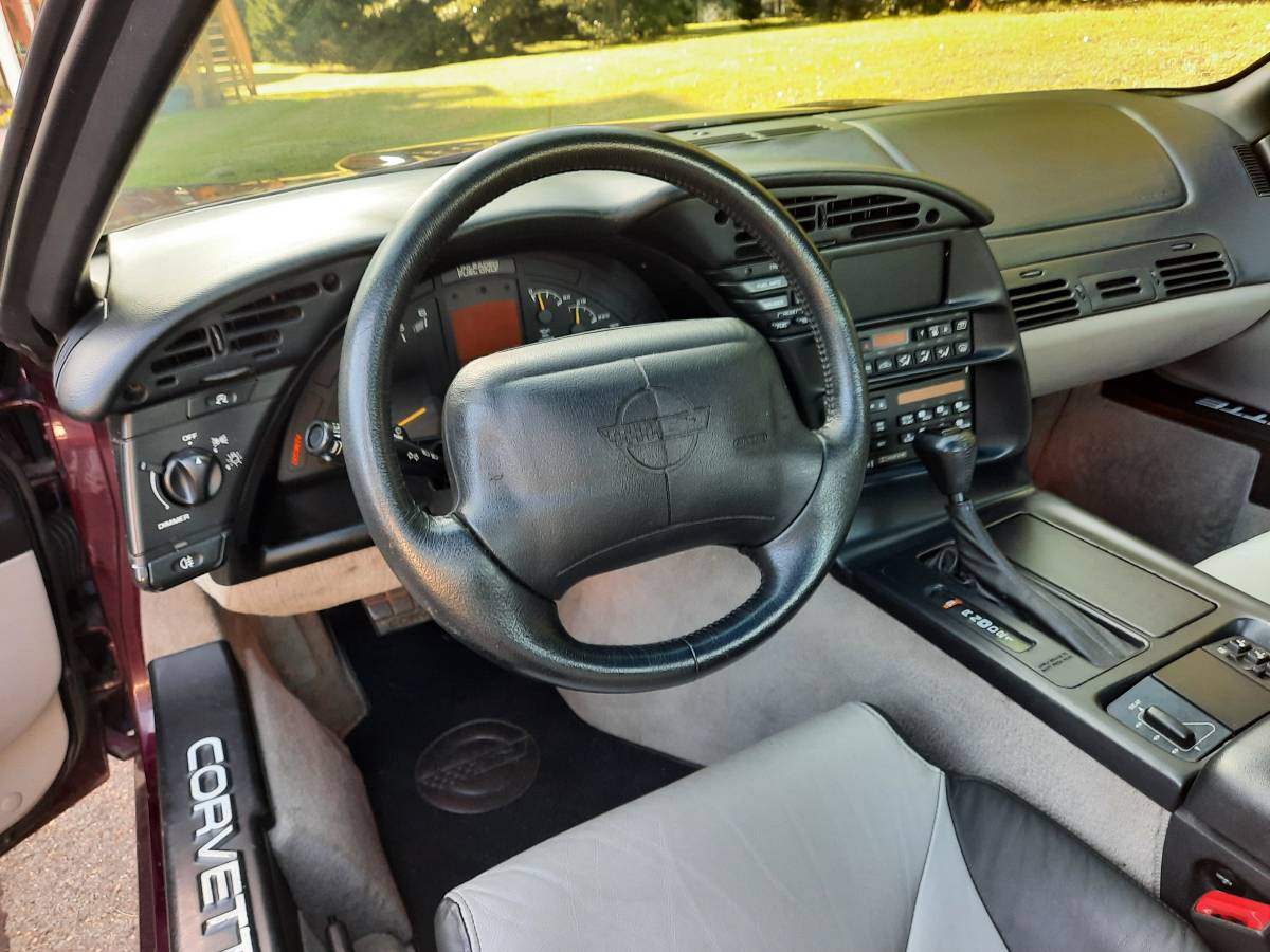 Chevrolet-corvette-coupe-1995-purple-17