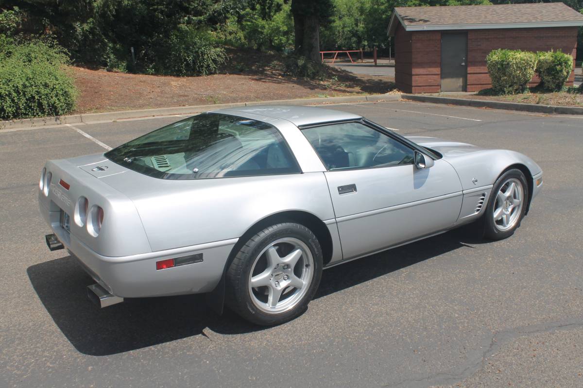 Chevrolet-corvette-coupe-1996-silver-1