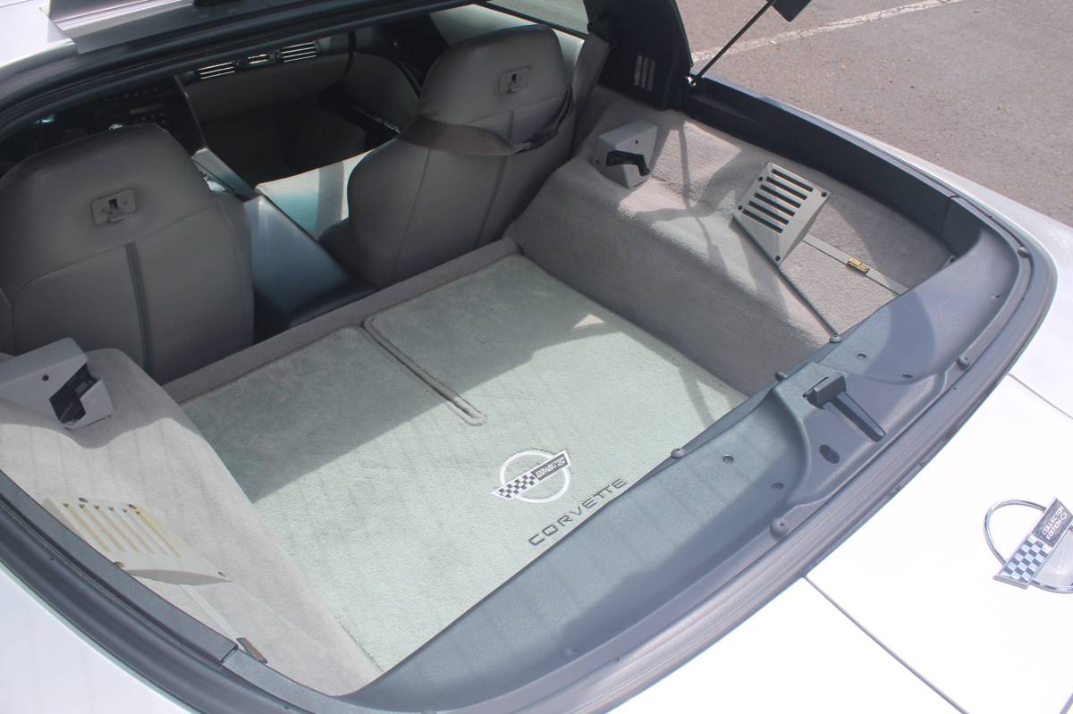 Chevrolet-corvette-coupe-1996-silver-2