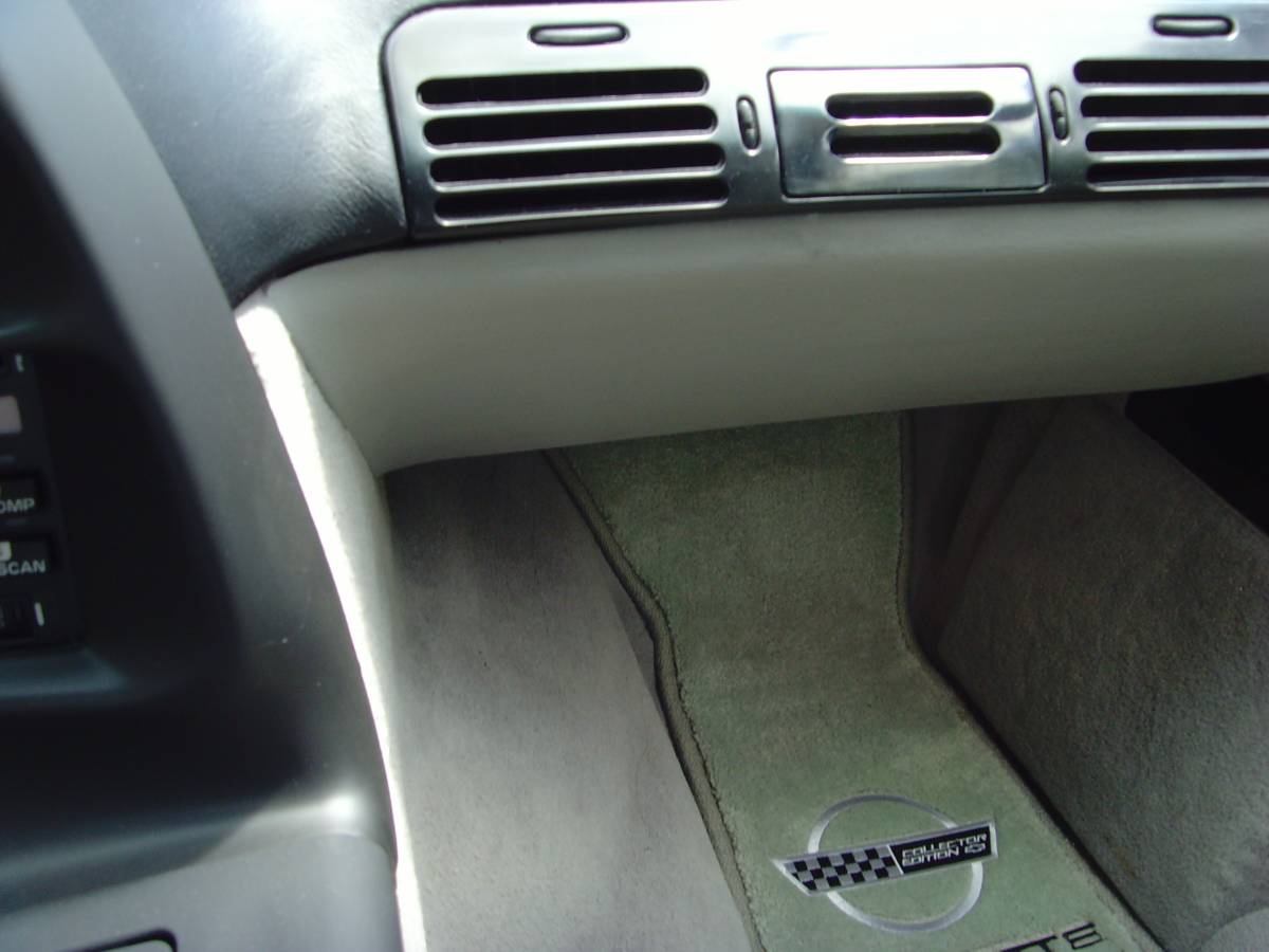 Chevrolet-corvette-coupe-1996-silver-5