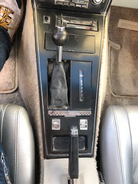 Chevrolet-corvette-pace-car-1978-black-10