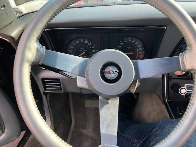 Chevrolet-corvette-pace-car-1978-black-10