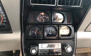 Chevrolet-corvette-pace-car-1978-black-11